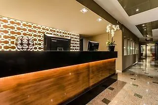 Carlton Plaza מלון 5*